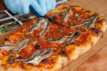 Sardenaira, la Focaccia di Sanremo